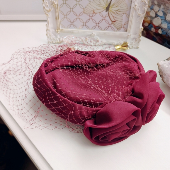 unbranded Accessories - Burgundy roses fascinator hat